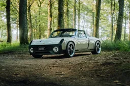 La Porsche 914 rinasce con questo restomod tutto inglese: costa più di una Purosangue