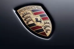 Porsche in Cina affonda ancora: vendite -21% e strategia EV in tilt