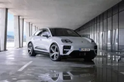 Porsche fa un passo indietro sull’elettrico
