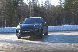 Porsche Macan elettrica: cosa sappiamo dal VIDEO spia