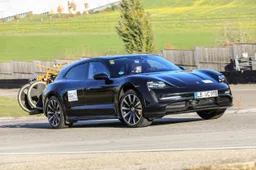 La Porsche Taycan Cross Turismo verso il debutto ufficiale: conclusi i test