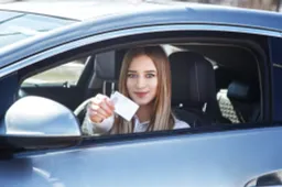 Patente a 17 anni, ora si può: ecco come