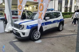 Roma riceve 40 Jeep Renegade ibride plug-in per la Polizia Locale