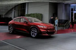 Ford Mustang Mach-E: prezzo, motori, autonomia, optional