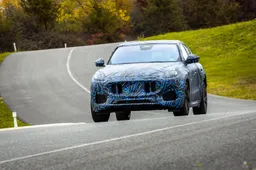 Primo contatto Maserati Grecale: in pista con il prototipo [VIDEO]