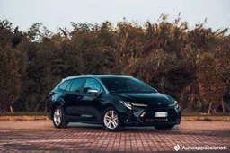 Suzuki Swace Hybrid: prova, interni, motore ibrido e prezzi