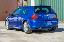 Volkswagen Golf R32 venduta ad un prezzo folle: ecco perché