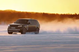 Il nuova Range Rover elettrico alla sfida del ghiaccio artico