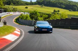 Tesla Model S Plaid è l'elettrica più veloce al Nurburgring: il VIDEO del giro record