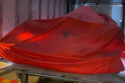 Charles Leclerc riceve in regalo un premio davvero speciale