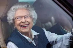 Morta la Regina Elisabetta: è la fine di un'epoca. Le auto che l'hanno accompagnata nei 70 anni di regno