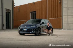Prova Renault 5 E-Tech: come va davvero, pregi e difetti