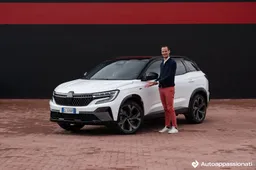 Renault Austral 1.3 MHEV 160: prezzo, interni, consumi, prova su strada