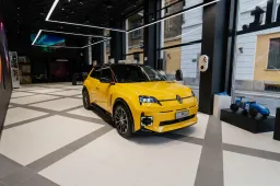 Renault 5, da elettrica diventerà anche benzina?