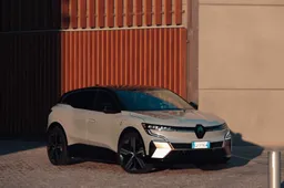 Renault Megane E-Tech: prezzo, dimensioni, interni, prova su strada