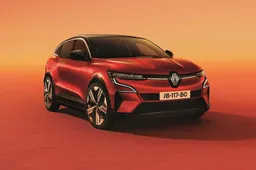 Renault gioca d’anticipo: incentivi fino a 13.750 euro se rottami un usato