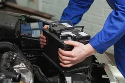 Batteria auto: cos'è, come si cambia e quanto costa?