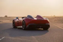 Ferrari Monza SP2 Mansory debutta negli Emirati Arabi: cosa la rende così speciale