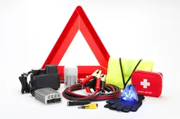 Le 10 cose da tenere sempre in auto