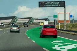 Creare strade che ricaricano le auto elettriche costerebbe un milione di euro a chilometro