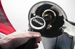 Accise sul Diesel: pieno più caro di 2,5 euro, allarme Codacons