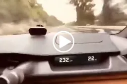 Con la Rimac Nevera supera di molto il limite di velocità: 1.940 CV possono far male [VIDEO]