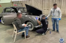 Questa Bentley S2 è rimasta bloccata in dogana per droga: ecco dove