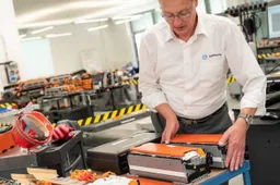 È possibile riparare le batterie delle auto elettriche?