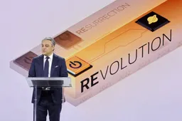 Renault, è rivoluzione: auto termiche con Geely, l'inedito brand Ampere per le elettriche