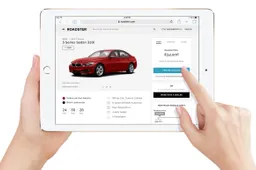Comprare l’auto online: gli italiani lo fanno, anche, dai social