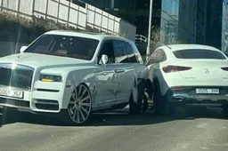 Incidente tra SUV di lusso: una GLE ha distrutto una Rolls-Royce Cullinan