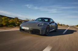 Porsche 911 ibrida: la T-Hybrid nel 2025 sulla GTS. Cosa cambia