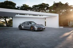 Ecco la nuova Porsche 911 Turbo S: 711 CV e tecnologia T-Hybrid per la regina delle sportive