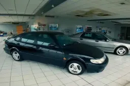 Esiste ancora un concessionario Saab: ecco le sue condizioni [VIDEO]