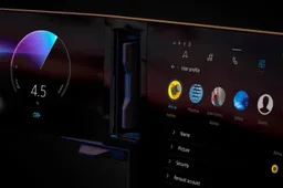 Interni Renault Megane E-Tech: rivoluzione digitale con i display OpenR