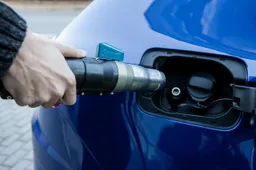 Il metano rimane economico: 10 euro per 90 km. Benzina e gasolio 56 e 70 km