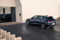 Seat Leon ibrida plug-in: prezzo e autonomia della versione alla spina