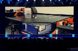 Batterie stato solido Stellantis: Tavares anticipa il futuro [VIDEO]