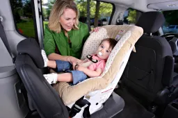 Seggiolini anti abbandono: oggi scattano le multe