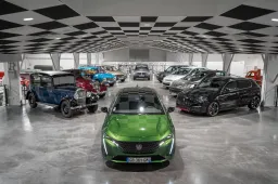 Lo sapete perchè le Peugeot si chiamano proprio così? L'origine delle sigle