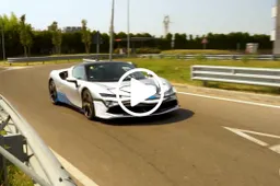 Ferrari SF90 Stradale: la prima rossa che non fa rumore [VIDEO]
