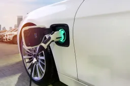 Auto elettriche: in Italia ricariche troppo care, Adiconsum denuncia “tariffe fuori controllo”