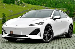 Tesla cinese: la Shenlan SL03, clone della Tesla 3 che costa quasi la metà