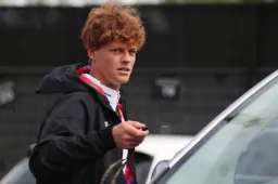 La nuova auto di Jannik Sinner non è italiana: ecco qual è