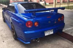Una vera Nissan Skyline? No, l'auto che c'è sotto è improbabile