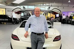 Massimo Boldi con la Mercedes SLS AMG: intanto ha ordinato la Tonale [FOTO]