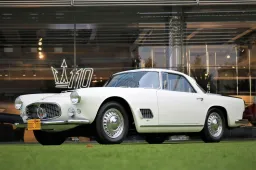 Maserati 3500GT restaurata da Touring Superleggera: è il gioiello di Rétromobile 2025
