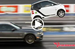 Drag Race con la smart: impennata da urlo allo start [VIDEO]