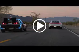 Il nuovo spot Porsche vede di fianco la Taycan elettrica alla DeLorean di Ritorno al Futuro [VIDEO]