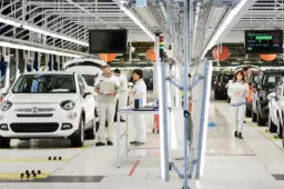 Stellantis, buone notizie per Melfi: 500X e Renegade confermate, arrivano 5 nuove elettriche